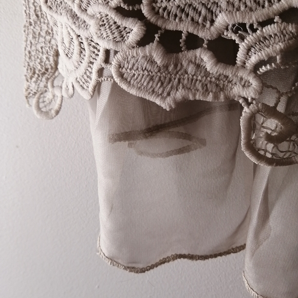 BEAUTIFUL LACE TOP FROM ITALY SIZE L but stamped M - Picture 5 of 9